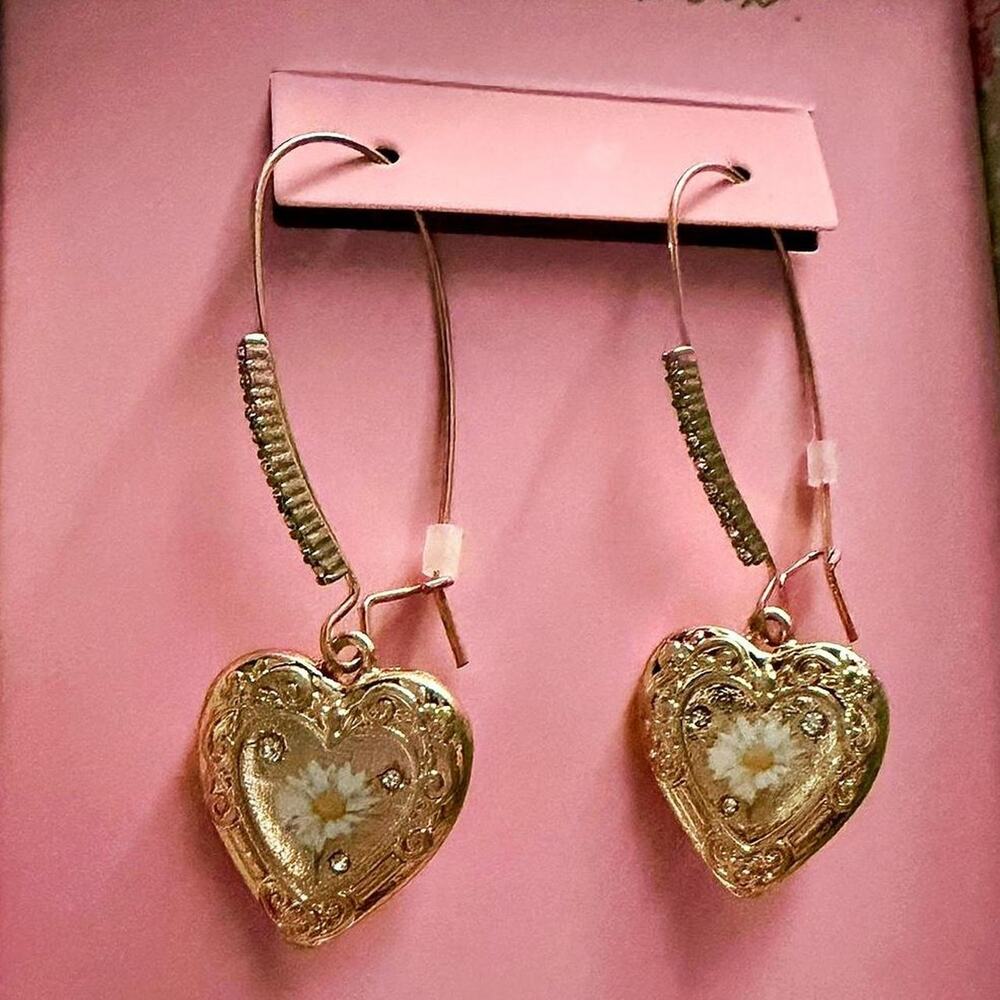 Betsey Johnson Gold Tone Heart Daisy Rhinestones Dangle Earrings Coquette
